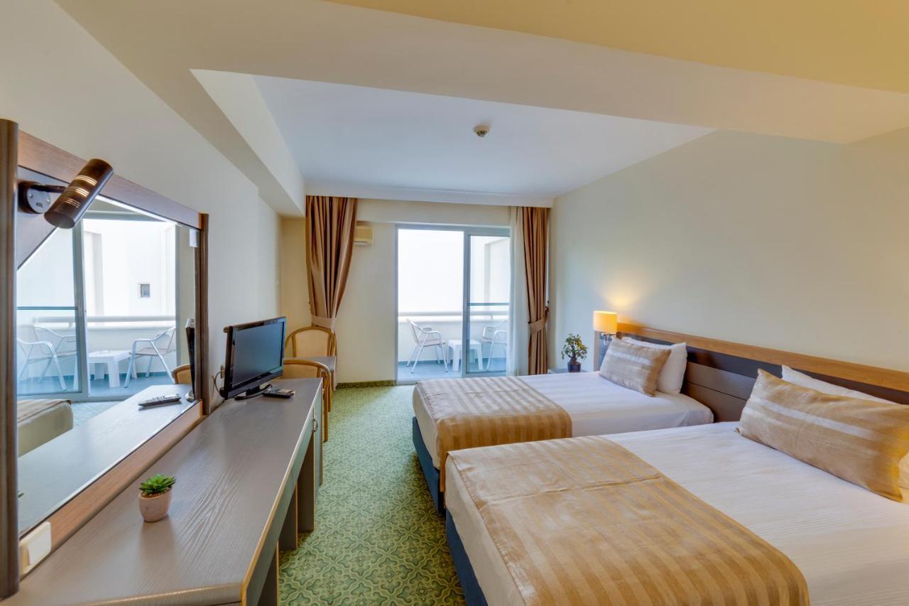Marina Hotel Кушадасъ Екстериор снимка