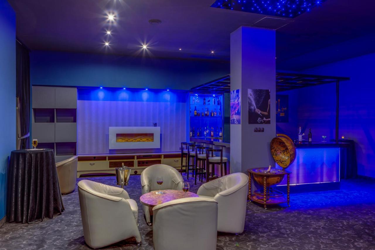 Marina Hotel Кушадасъ Екстериор снимка