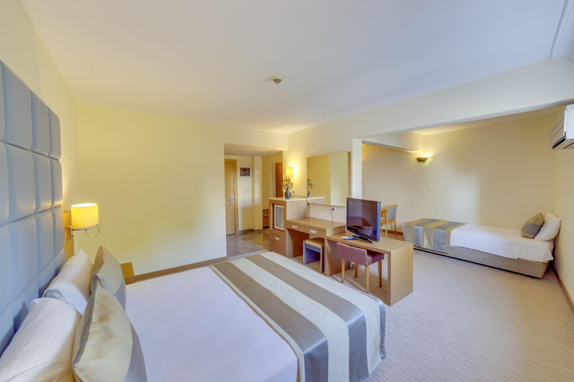 Marina Hotel Кушадасъ Екстериор снимка