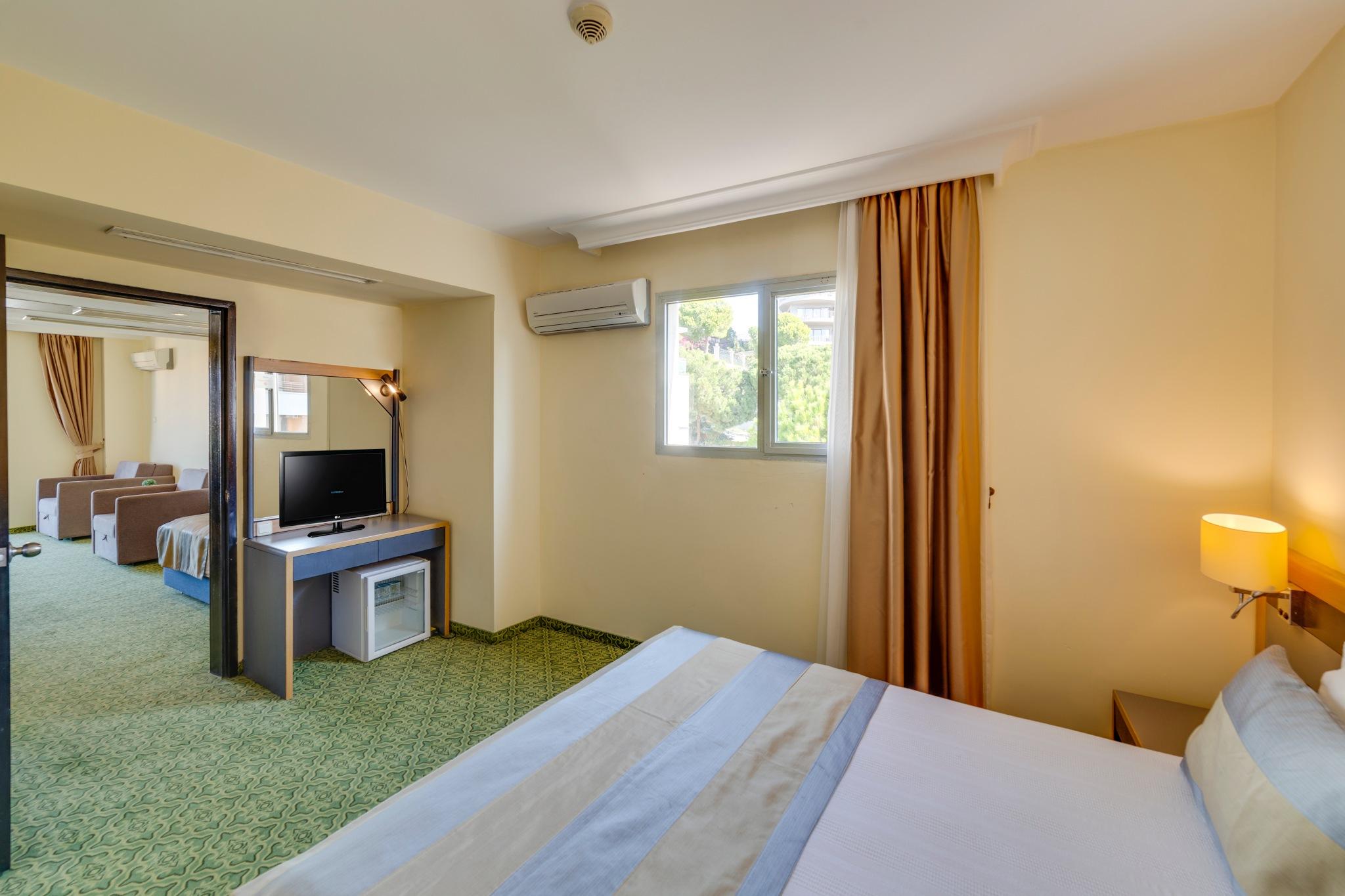 Marina Hotel Кушадасъ Екстериор снимка