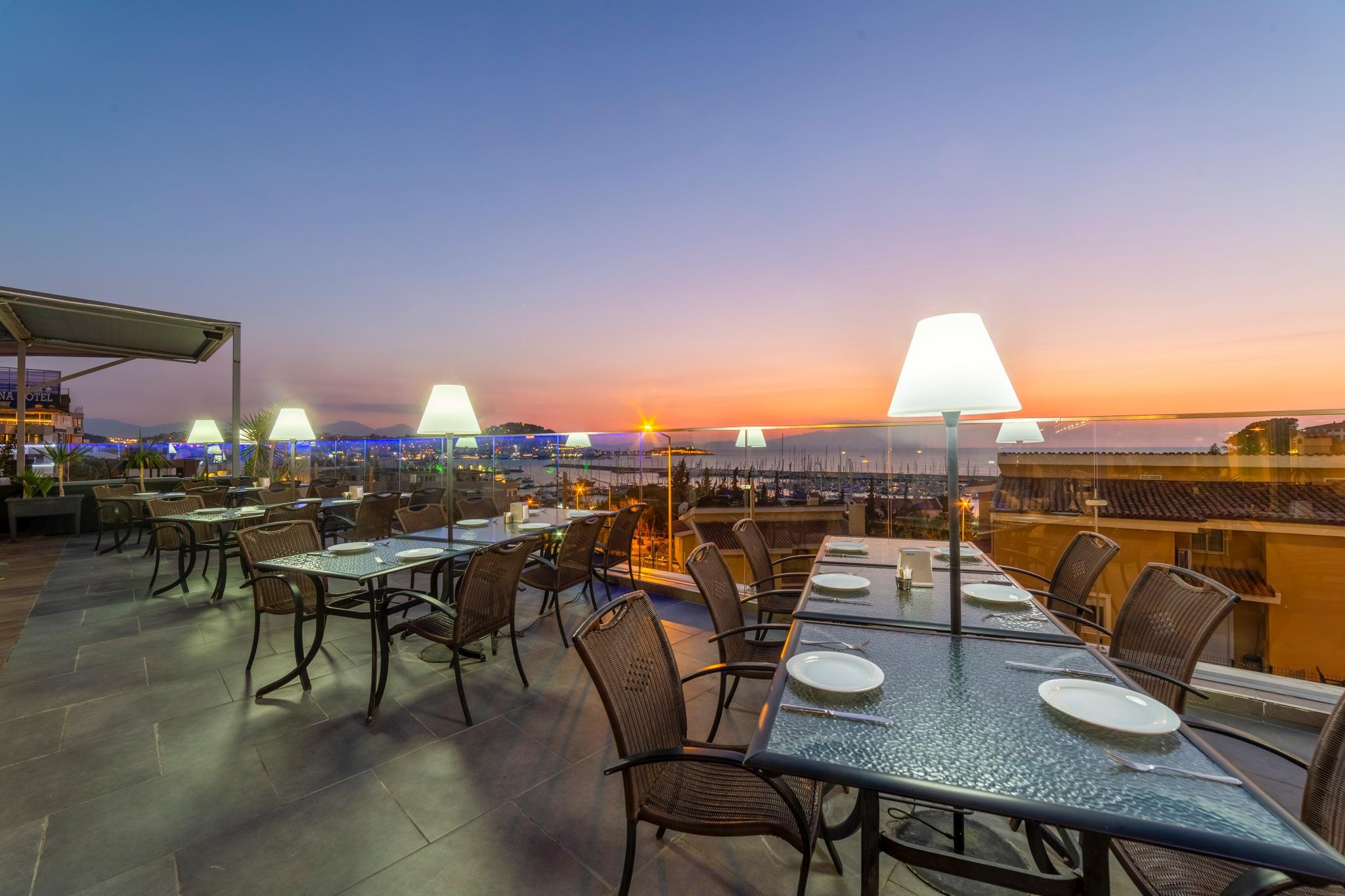 Marina Hotel Кушадасъ Екстериор снимка
