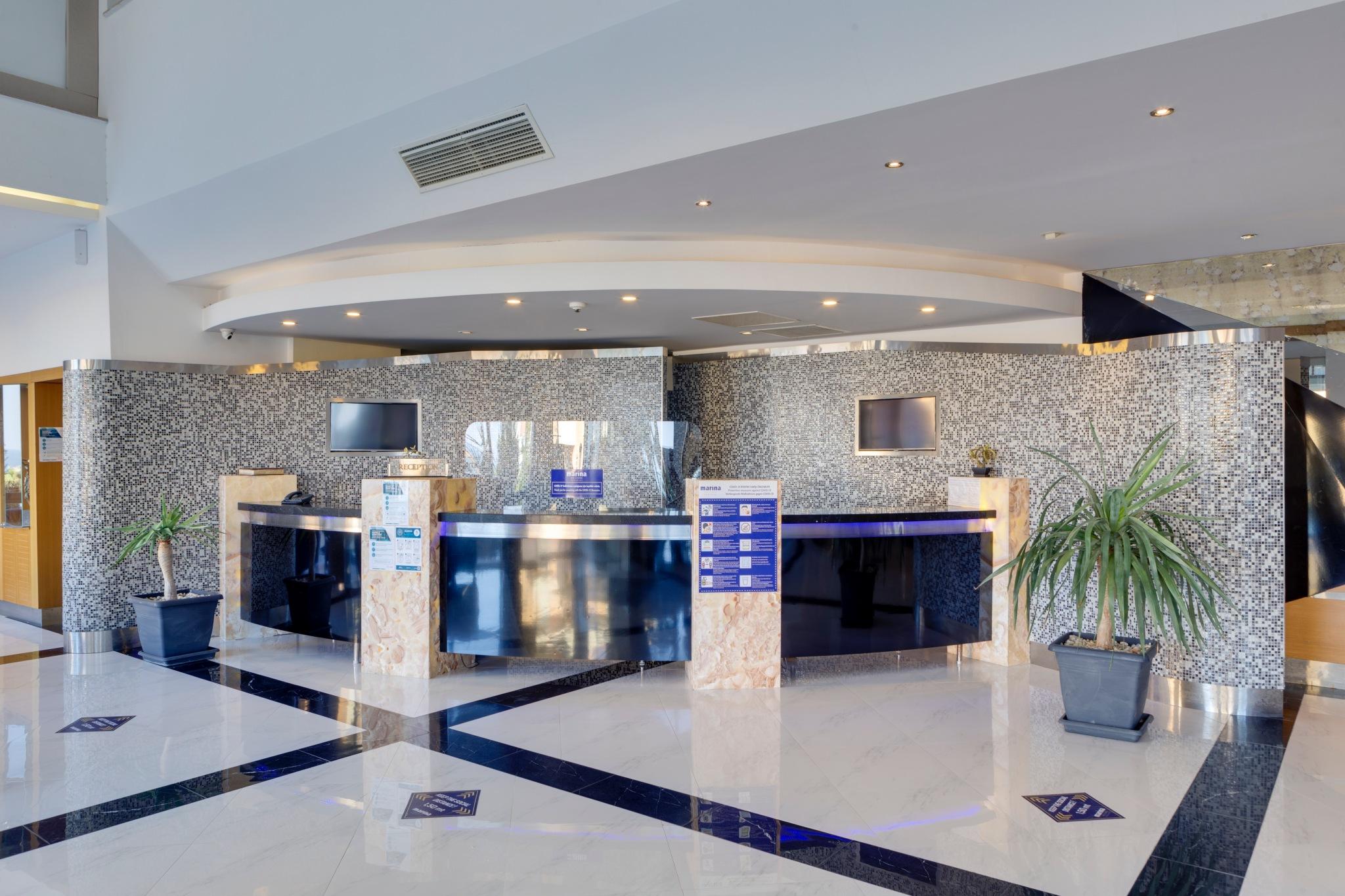 Marina Hotel Кушадасъ Екстериор снимка