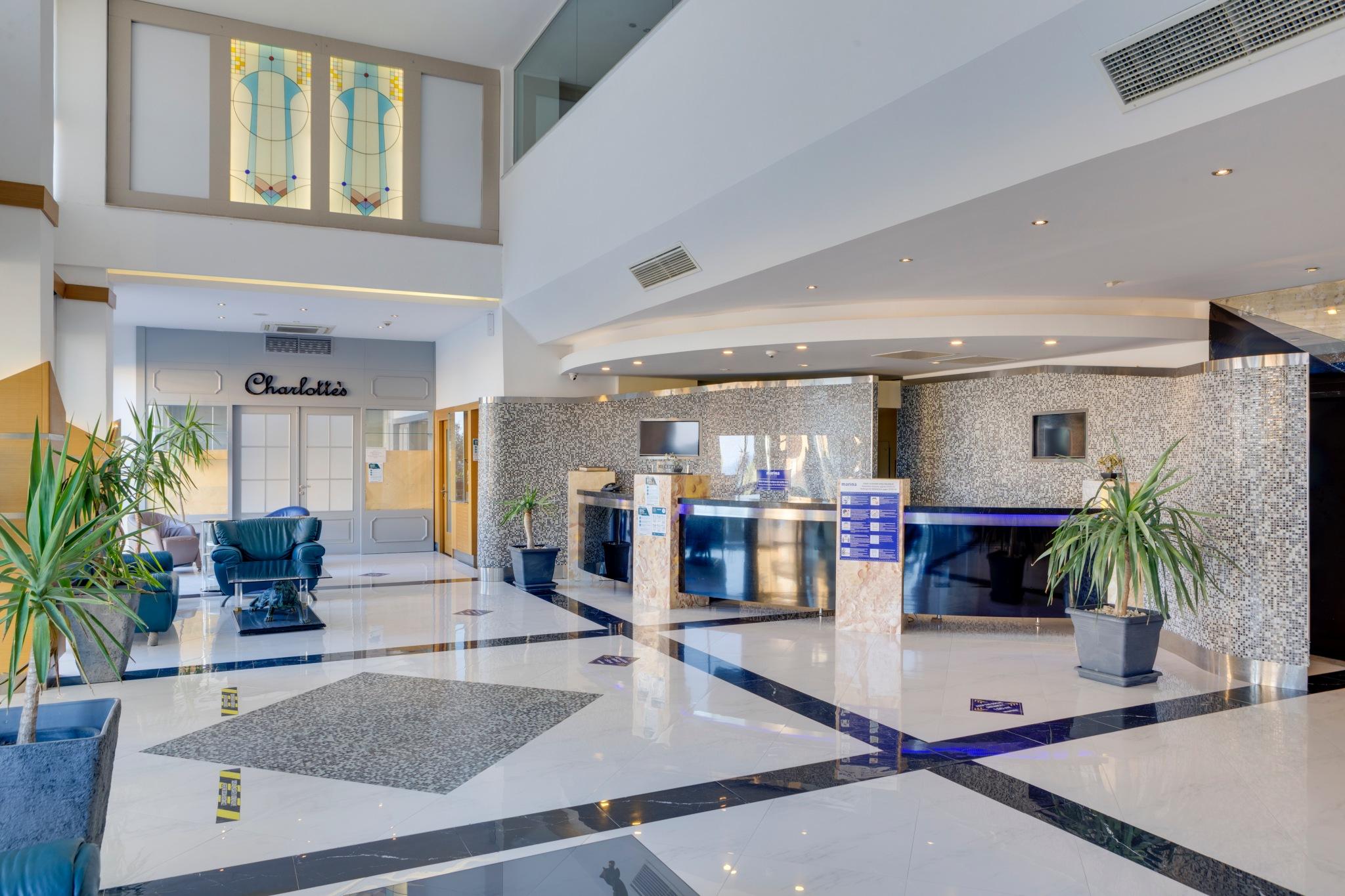 Marina Hotel Кушадасъ Екстериор снимка