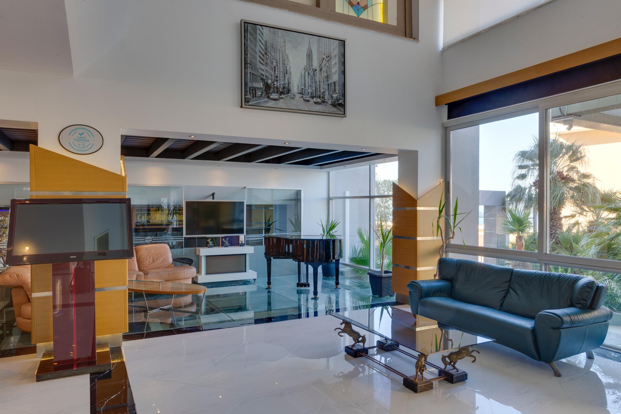 Marina Hotel Кушадасъ Екстериор снимка